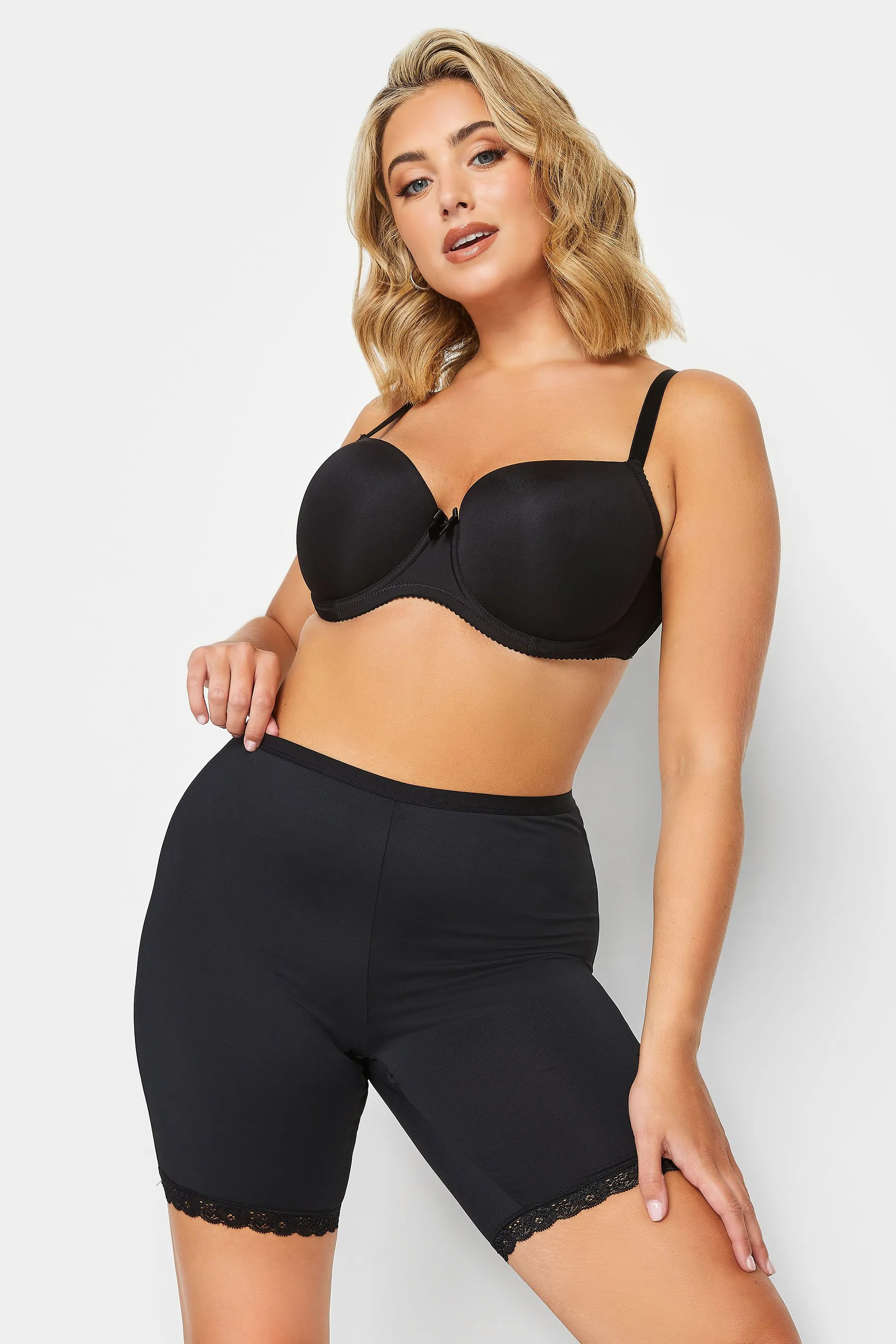 Kurze figurformende Hose mit Spitze - Schwarz