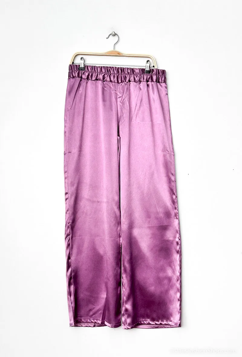 Lila Satinhose mit hoher Taille