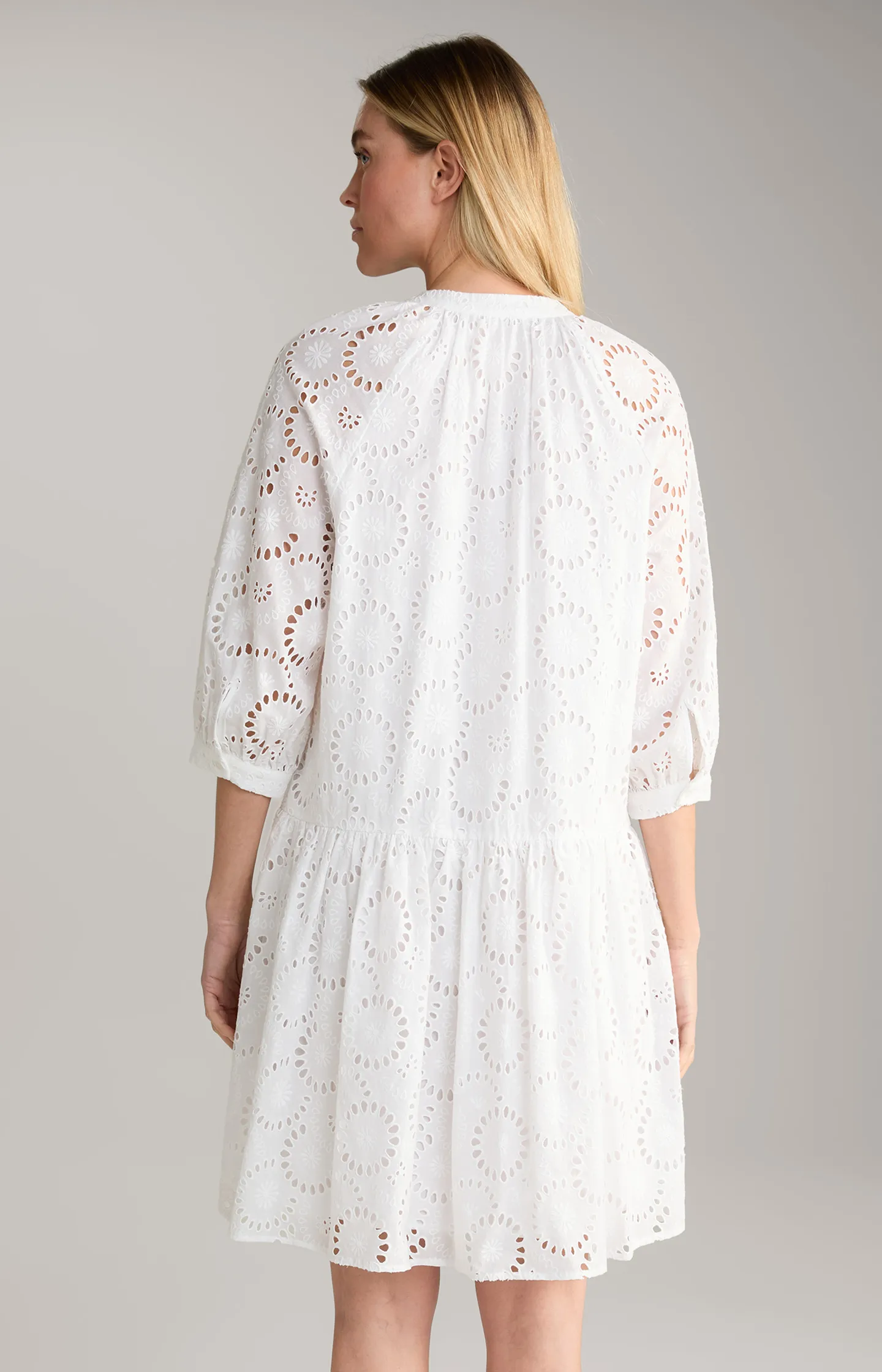 Stick-Kleid in Weiß