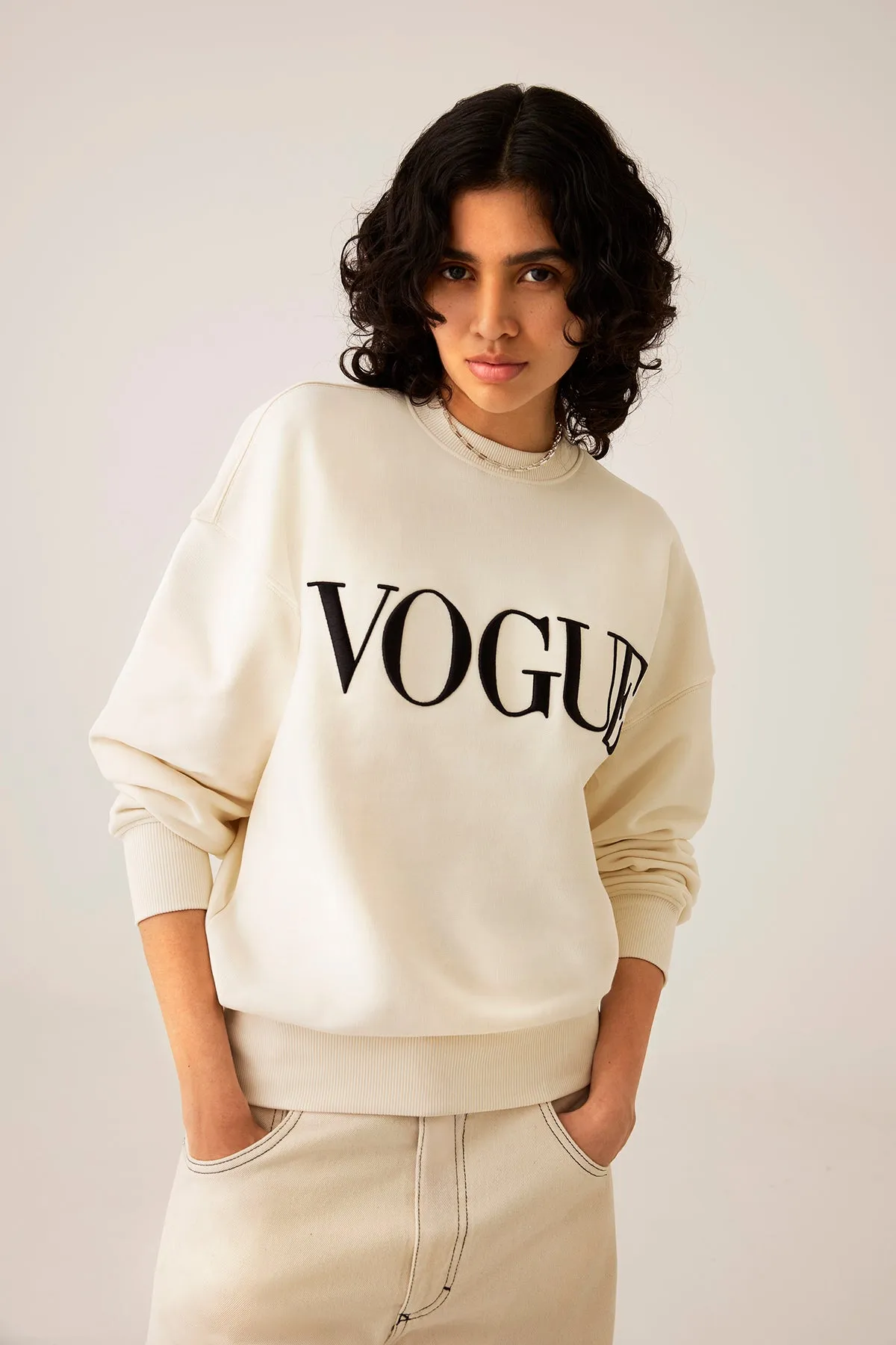 VOGUE Sweatshirt Creme mit Logo-Stickerei